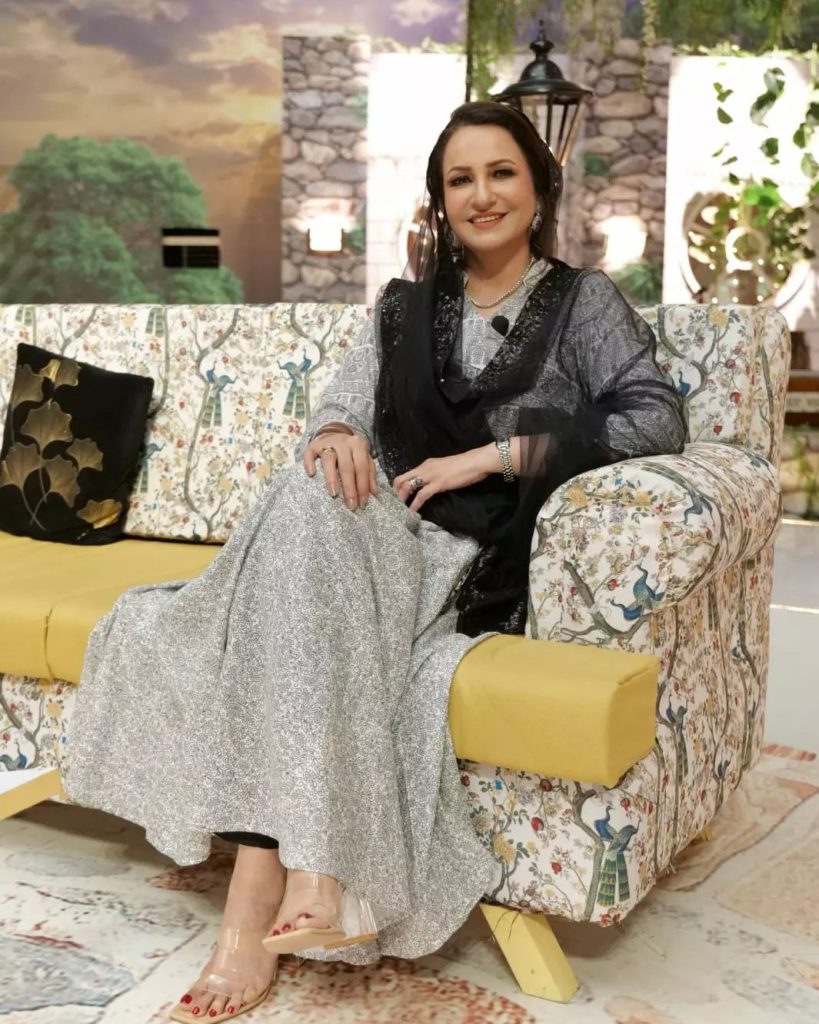 Saba Faiz Saba Faisal Reveals How Unprofessional Actors Delay Projects | Reviewit.pk
