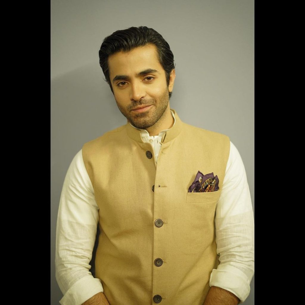 Kinza Hashmi Beautiful Pictures With Sheheryar Munawar From Show