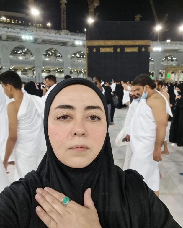 Pakistani Celebrities Perform Umrah In Ramadan 2022