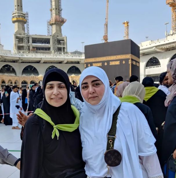 Pakistani Celebrities Perform Umrah In Ramadan 2022