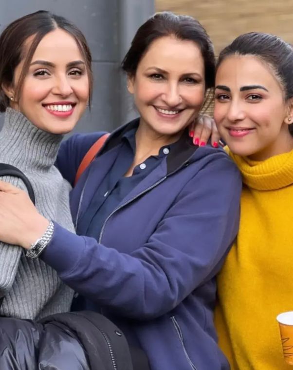 Ushna Shah With Nimra Khan And Saba Faisal In Turkey For A Project