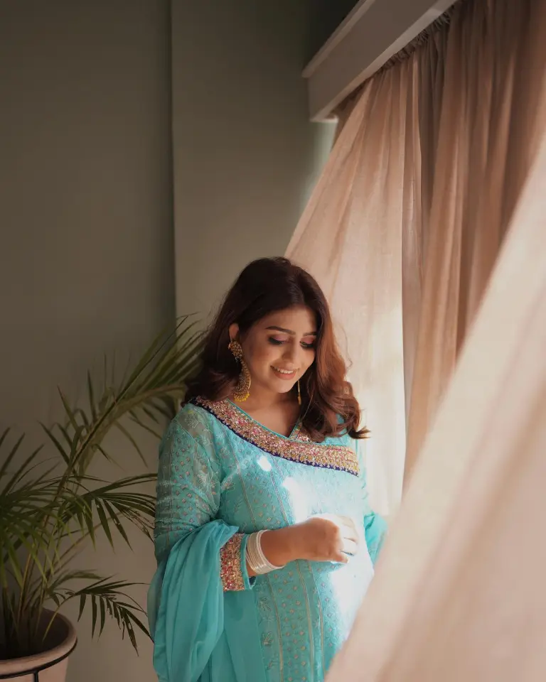 Anumta Qureshi Shares Adorable Pregnancy Pictures