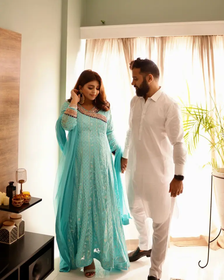 Anumta Qureshi Shares Adorable Pregnancy Pictures