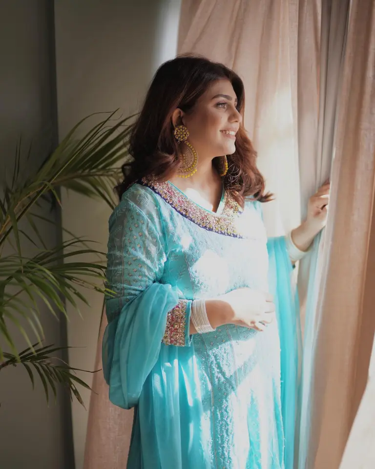 Anumta Qureshi Shares Adorable Pregnancy Pictures