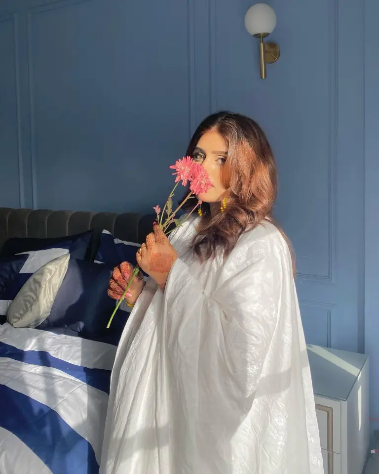 Anumta Qureshi Shares Adorable Pregnancy Pictures