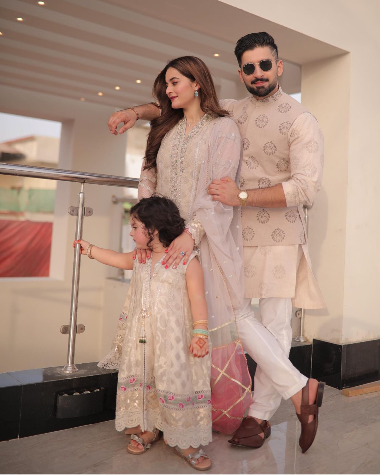 Adorable Family Pictures Of Aiman Khan From Eid Ul Fitr 2022 | Reviewit.pk