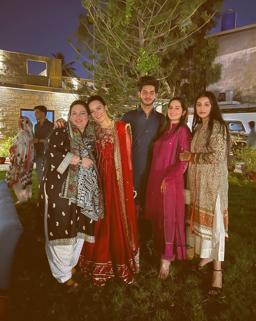 Aiman Khan & Minal Khan Eid Dinner With Family