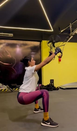 Amna Ilyas’ Recent Workout Video Sets Internet On Fire