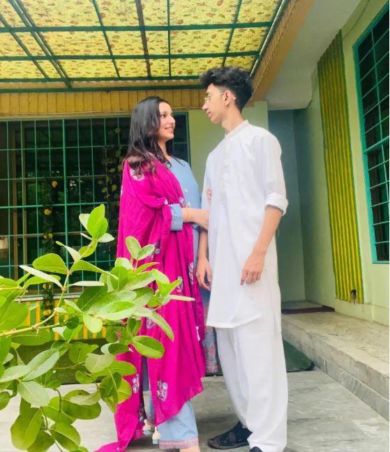 Latest Alluring Pictures Of Viral Couple Asad And Nimra