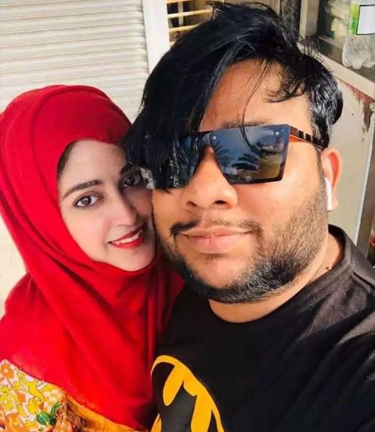 Youtuber Nadir Ali's Beautiful Clicks With Wife