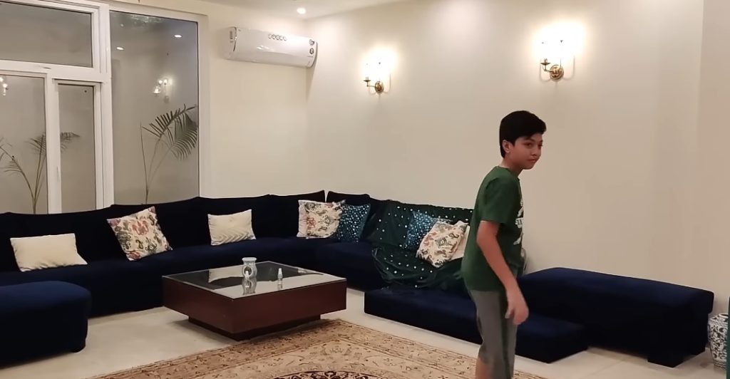 Pehlaaj Iqrar Ul Hassan Gave a Detailed Tour of His House