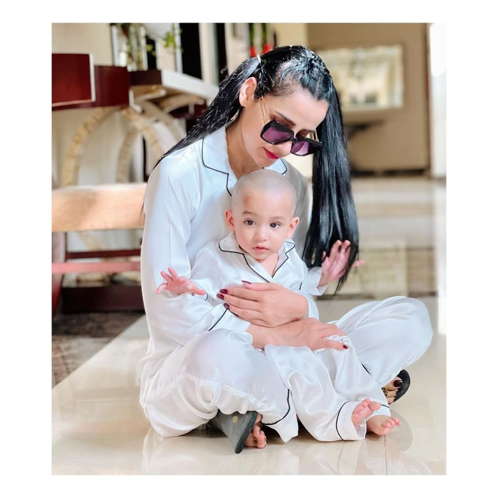 Saniya Shamshad Adorable Twinning Pictures With Son