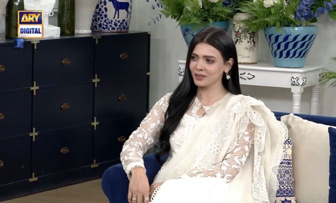 Sara Loren Narrates Her Interesting Love Story