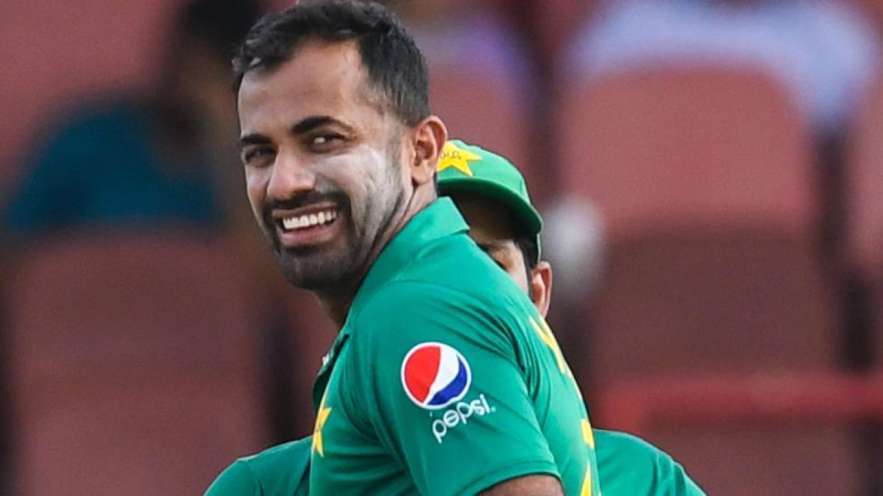 Wafa Riaz Interesting Story of Wahab Riaz's Surprise Wedding | Reviewit.pk