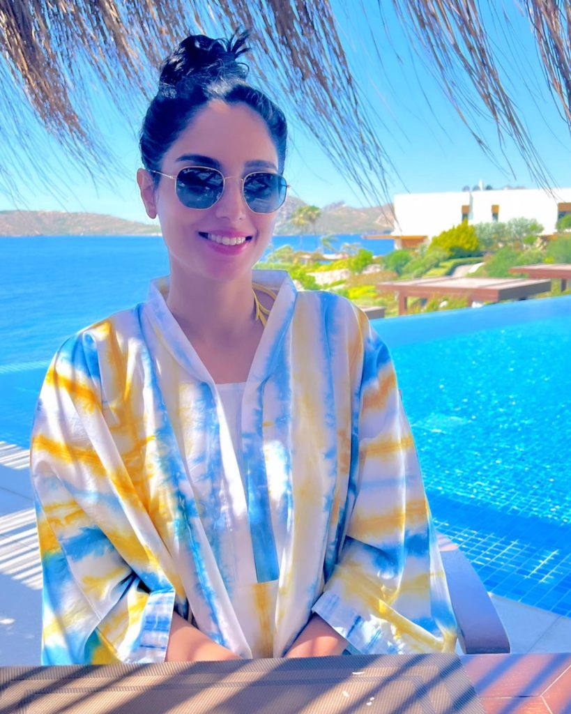 Sports Anchor Zainab Abbas Setting Major Styling Goals On Vacations