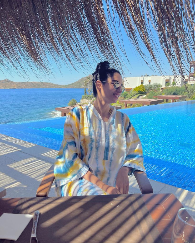 Sports Anchor Zainab Abbas Setting Major Styling Goals On Vacations