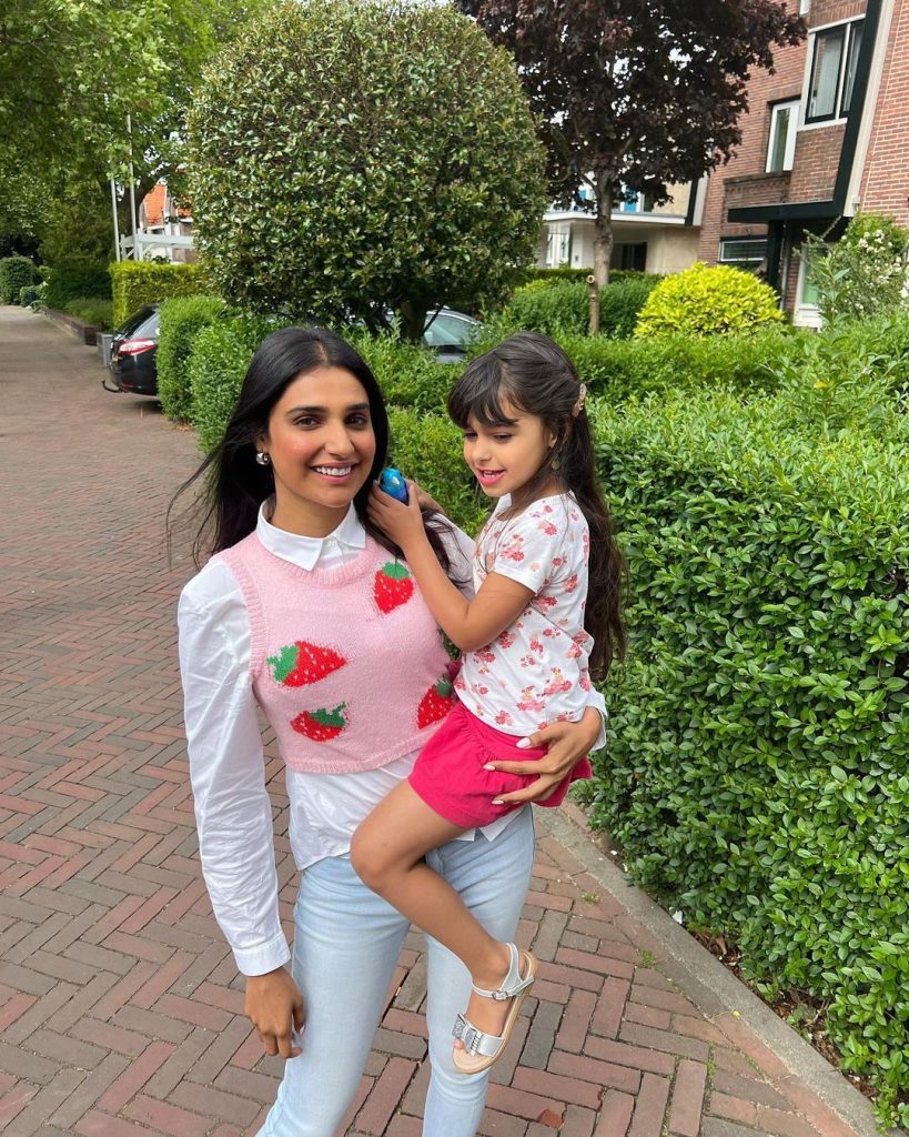 Aamna Ilyas Enjoys Vacations In France