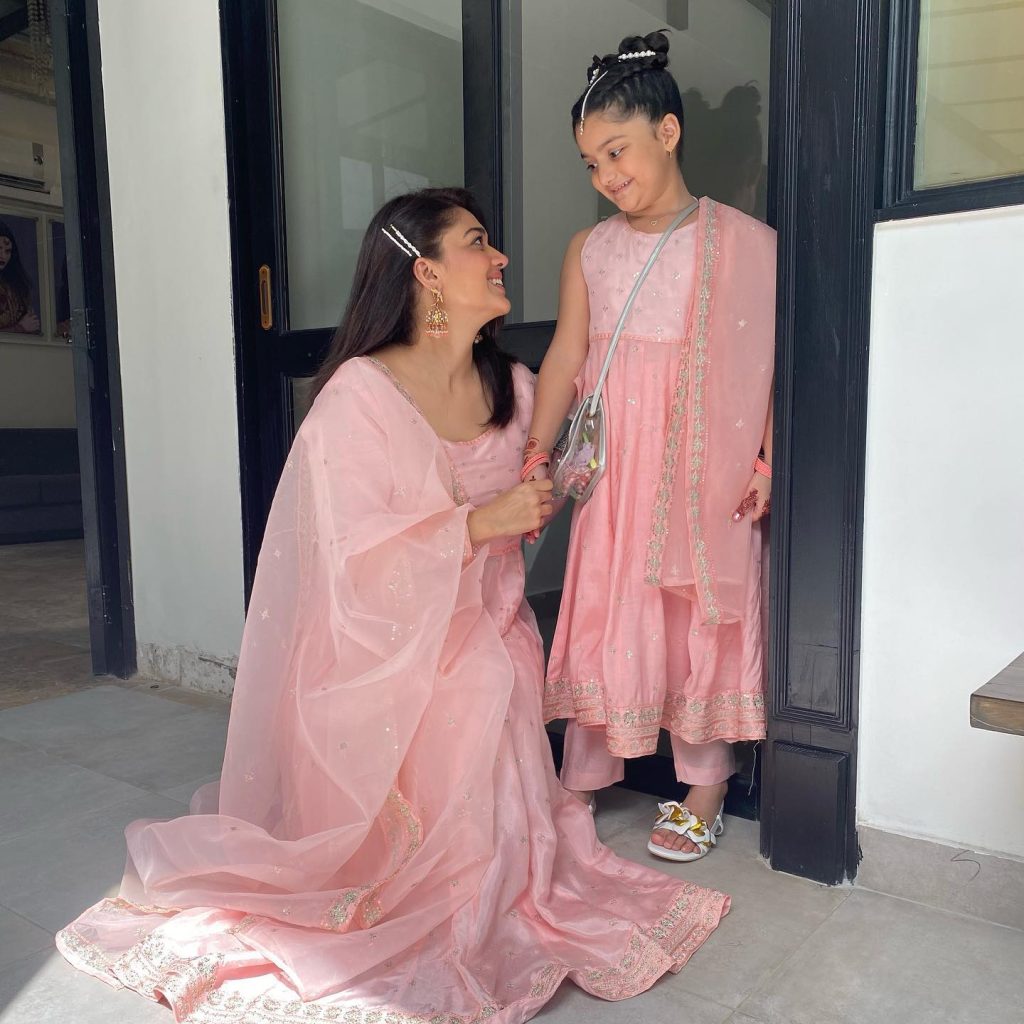 Sanam Jung Twins With Mom And Daughter On Eid ul Fitr 2022