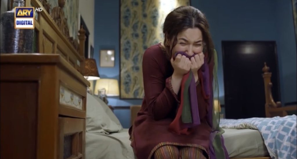 Twitter Users Praise Hania Aamir's Acting In Mere Humsafar