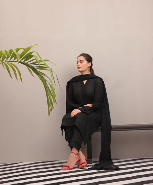 AnM Closet's Eid Solids'22 Featuring Minal Khan