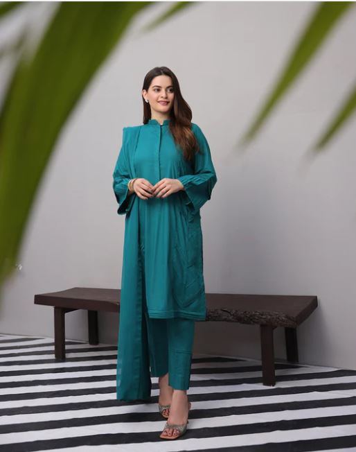 AnM Closet's Eid Solids'22 Featuring Minal Khan