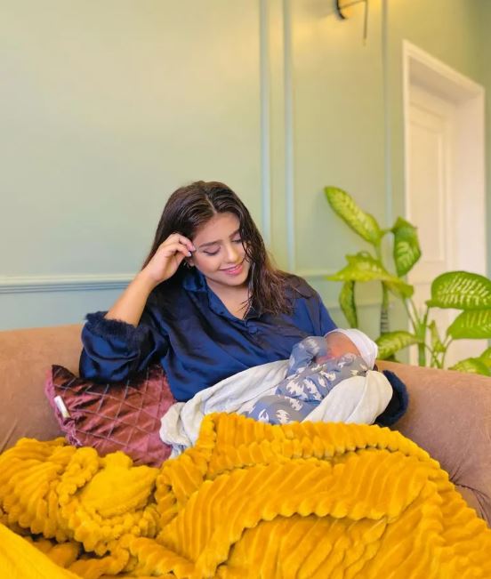 Anumta Qureshi's Adorable Pictures With Her Newborn Baby