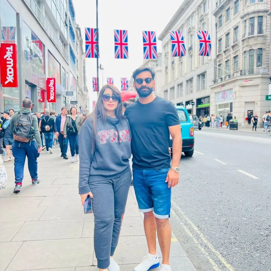 Cricketer Mohammad Hafeez's Family Trip To London