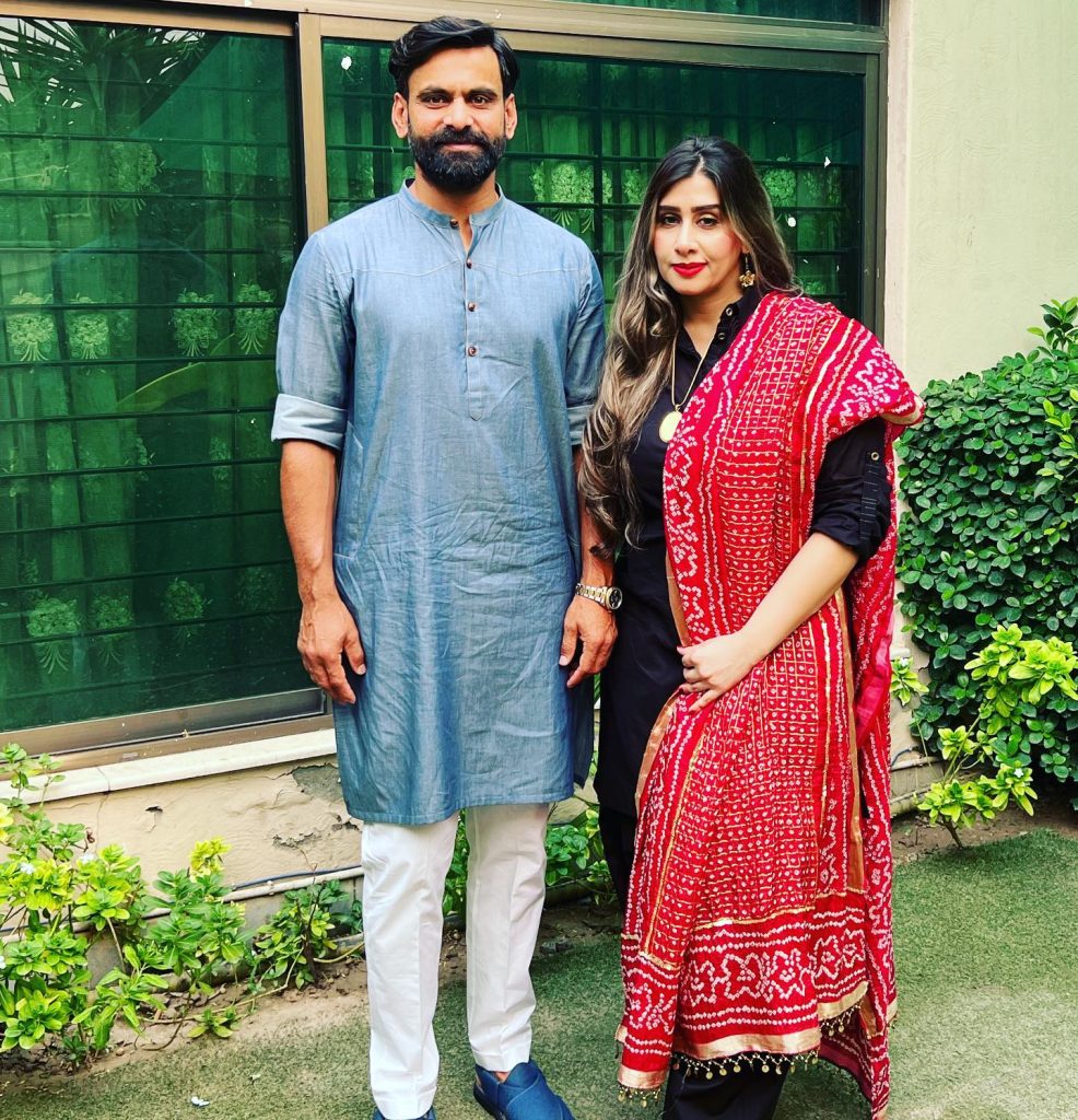 Cricketer Mohammad Hafeez Beautiful Family Pictures