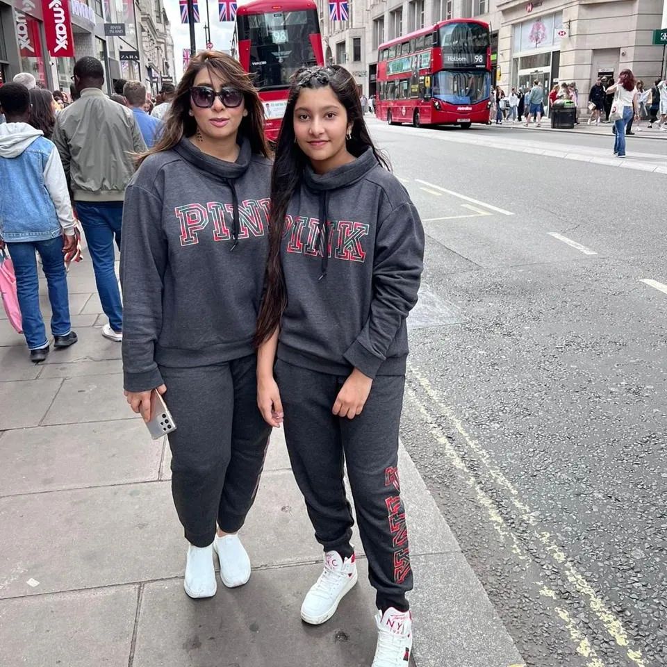 Cricketer Mohammad Hafeez's Family Trip To London