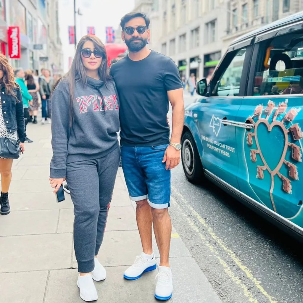 Cricketer Mohammad Hafeez's Family Trip To London