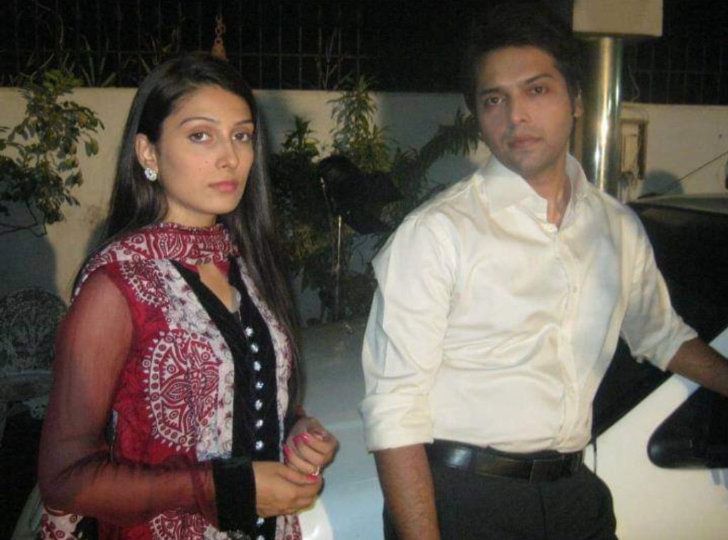 Fans Make Fun of Fahad Mustafa and Ayeza Khan's Old Picture