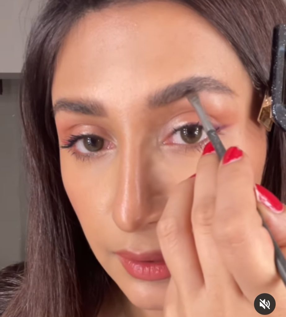 Hira Tareen's Quick Eye Brow Lift Tutorial for Girls