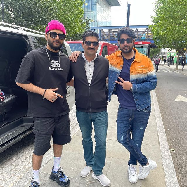 Imran Ashraf And Wife Vacationing In UK