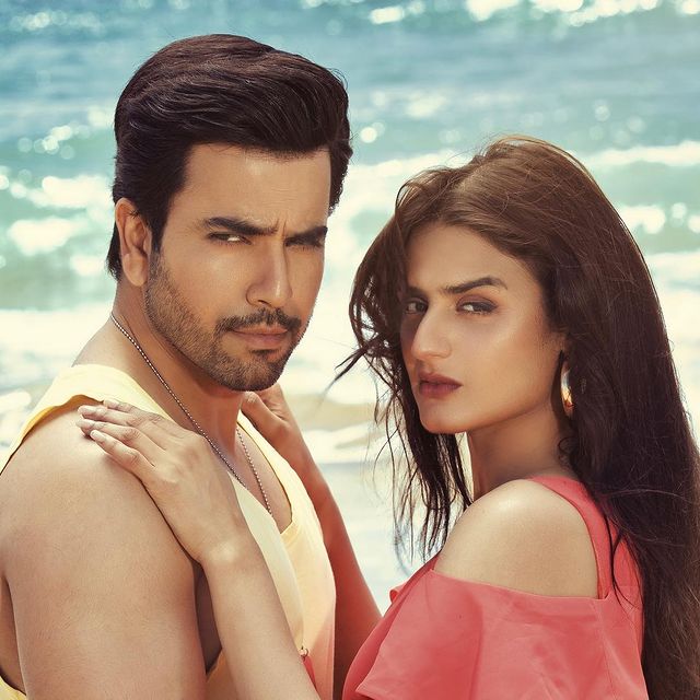 Junaid Khan And Hira Mani’s Sizzling Picture Invites Massive Criticism