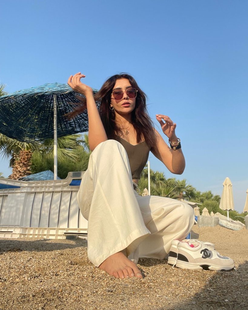 Maira Khan's Latest Bewitching Clicks From Getaway To Europe