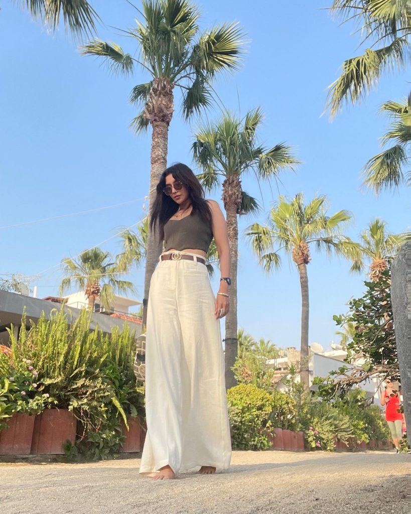 Maira Khan's Latest Bewitching Clicks From Getaway To Europe