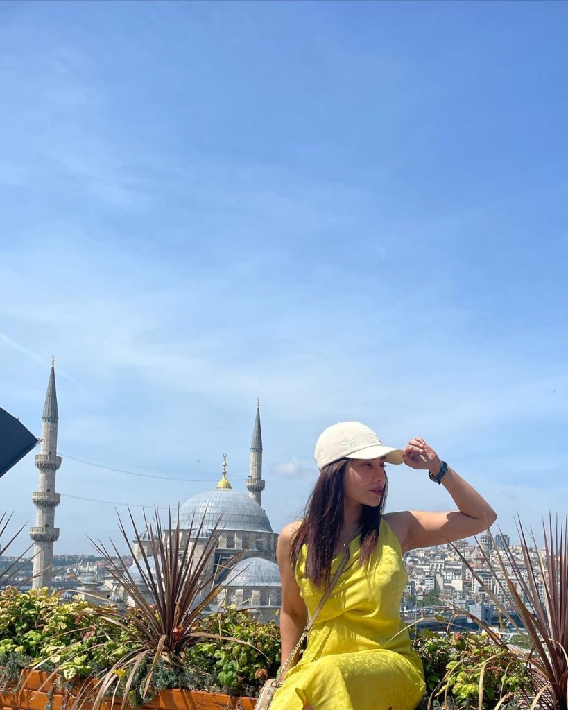Actress Maira Khan’s Latest Beautiful Vacation Pictures