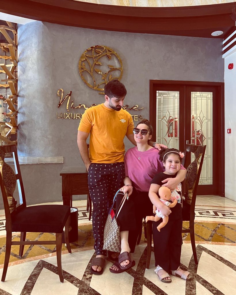 Aiman ​​Khan and family holidaying in Lahore