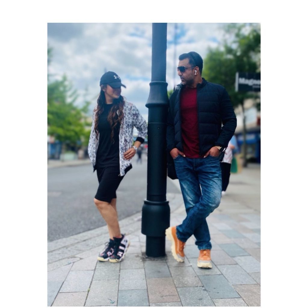 Sana Fakhar's Bewitching Family Clicks From London