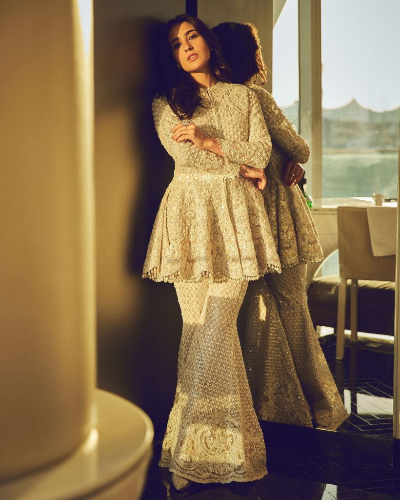 Bollywood Actress Sara Khan Wore A Pakistani Designer Outfit At IFFA