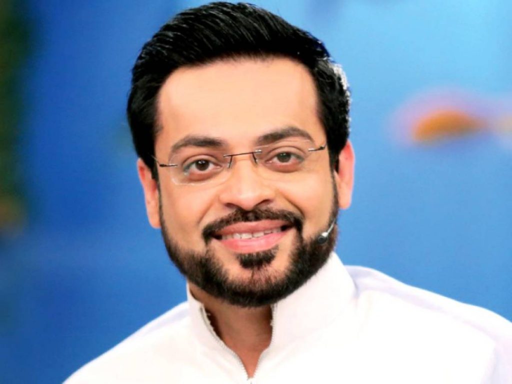 Aamir Liaquat's Son Leads His Funeral Prayer-Video