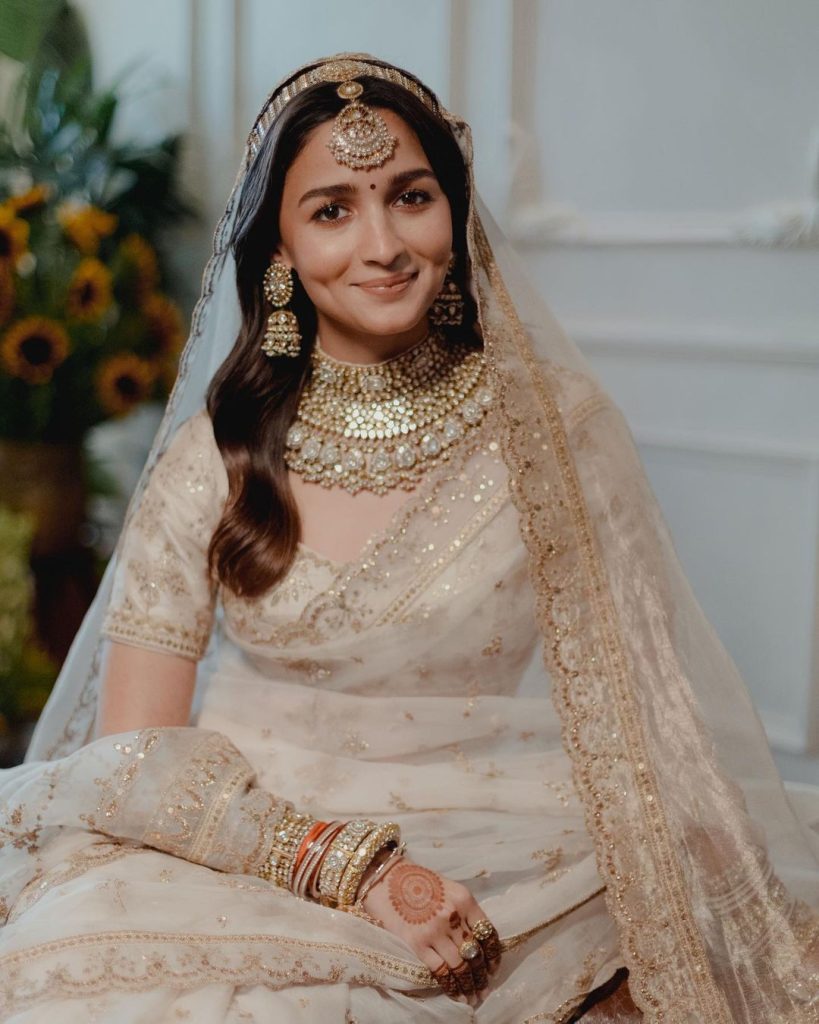 Did Team Aik Sitam Aur Copy Alia Bhatt's Wedding Look