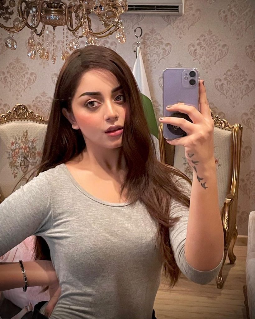 Fans Show Concern About Alizeh Shah's Health On Latest Pictures