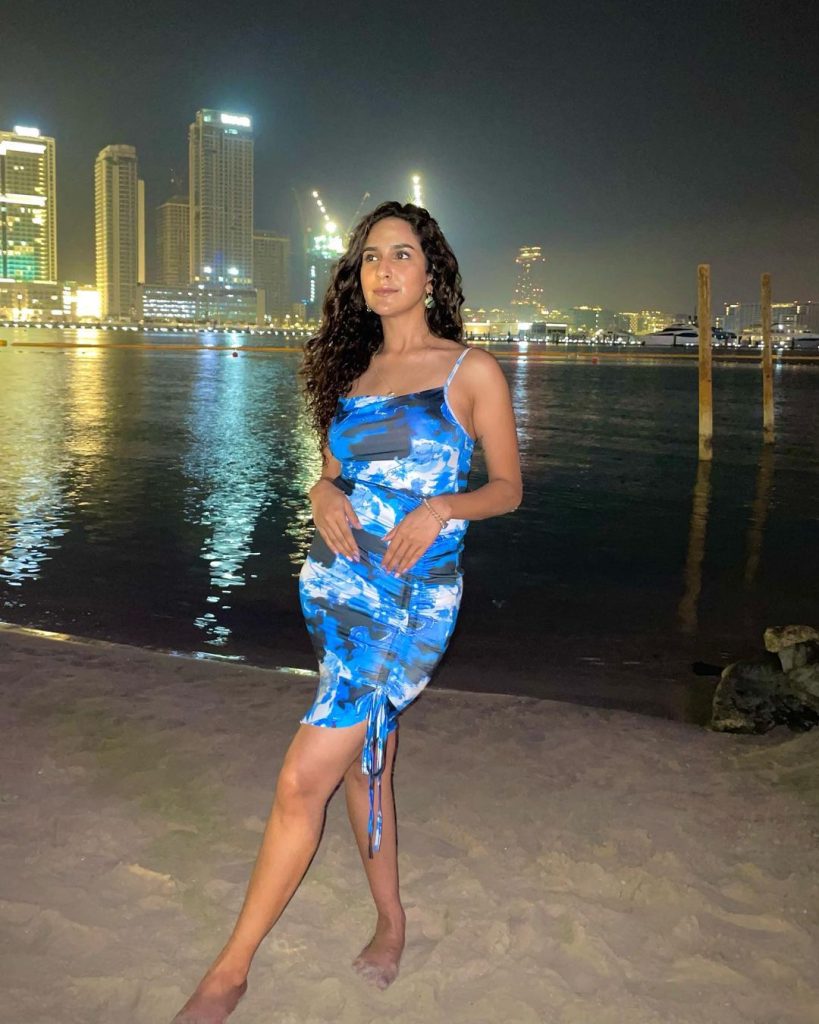 Anoushay Abbasi And Anzela Abbasi's Sizzling Pictures From Dubai