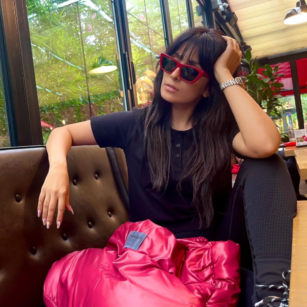 Ayeza Khan Puts Her Best Foot Forward On Vacation With Brothers