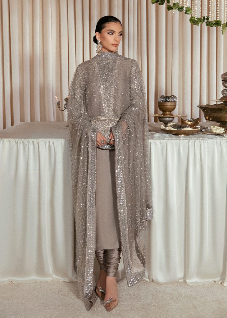 Kubra Khan Wears an Expensive Dress For Promotion Look