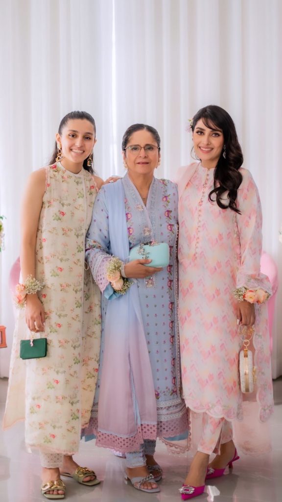 Ayeza Khan Celebrating Third Day Of Eid With Family