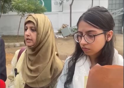 Bushra Iqbal Calls Dania A Gold Digger Who Deserves To Be Punished - Watch Video