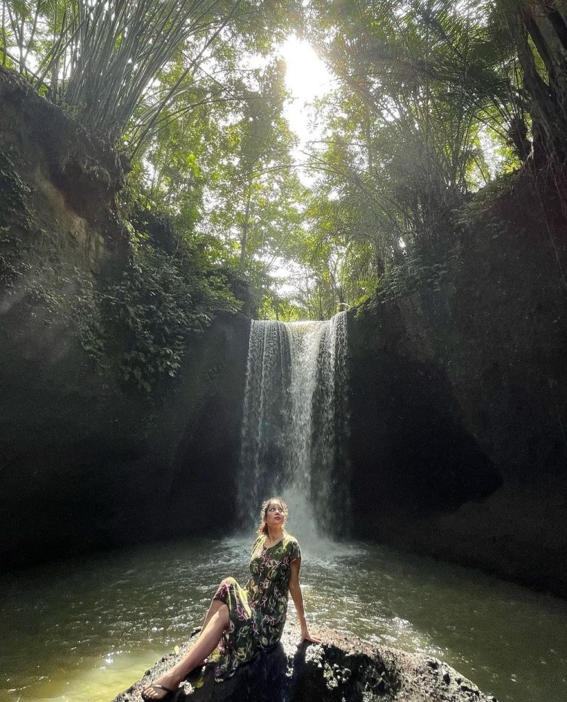 Faiza Gilani Foto cantik saat explore Bali, Indonesia