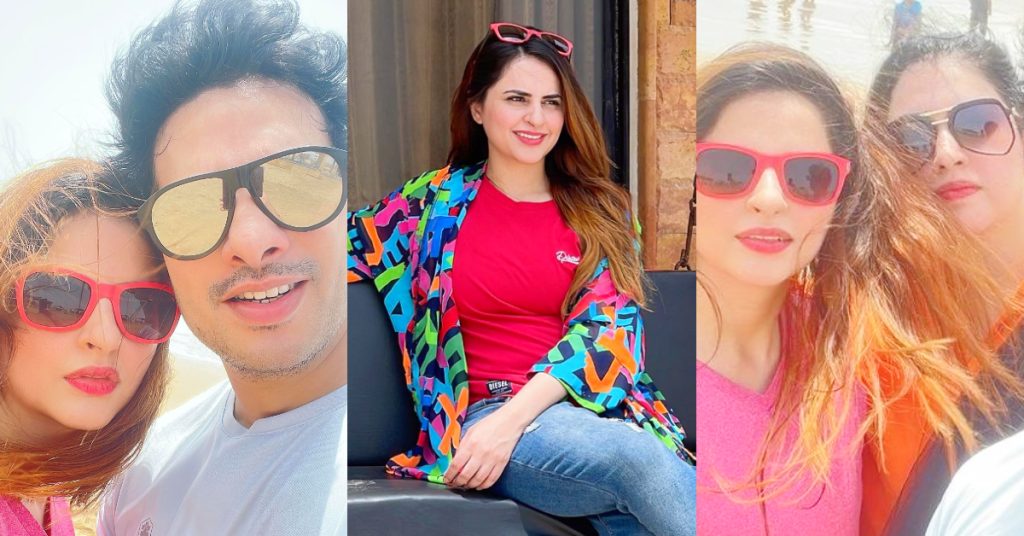 Fatima Effendi And Family Enjoying At The Beach